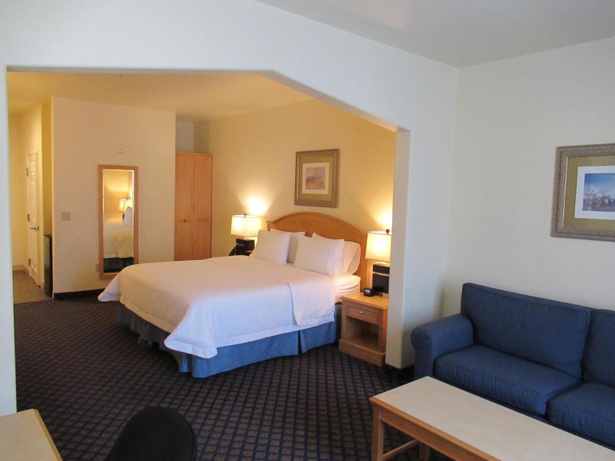 Hampton & Hotel