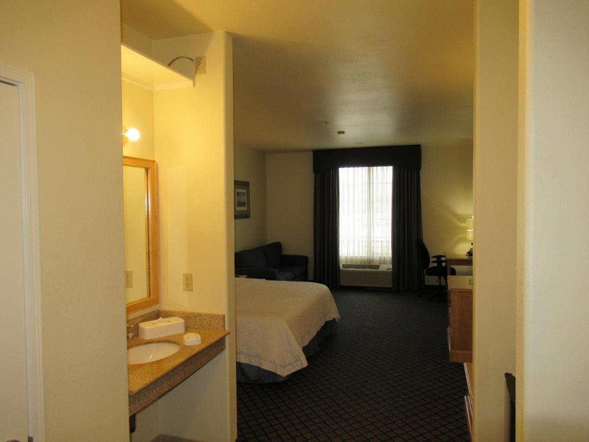 Hampton & Hotel 3*