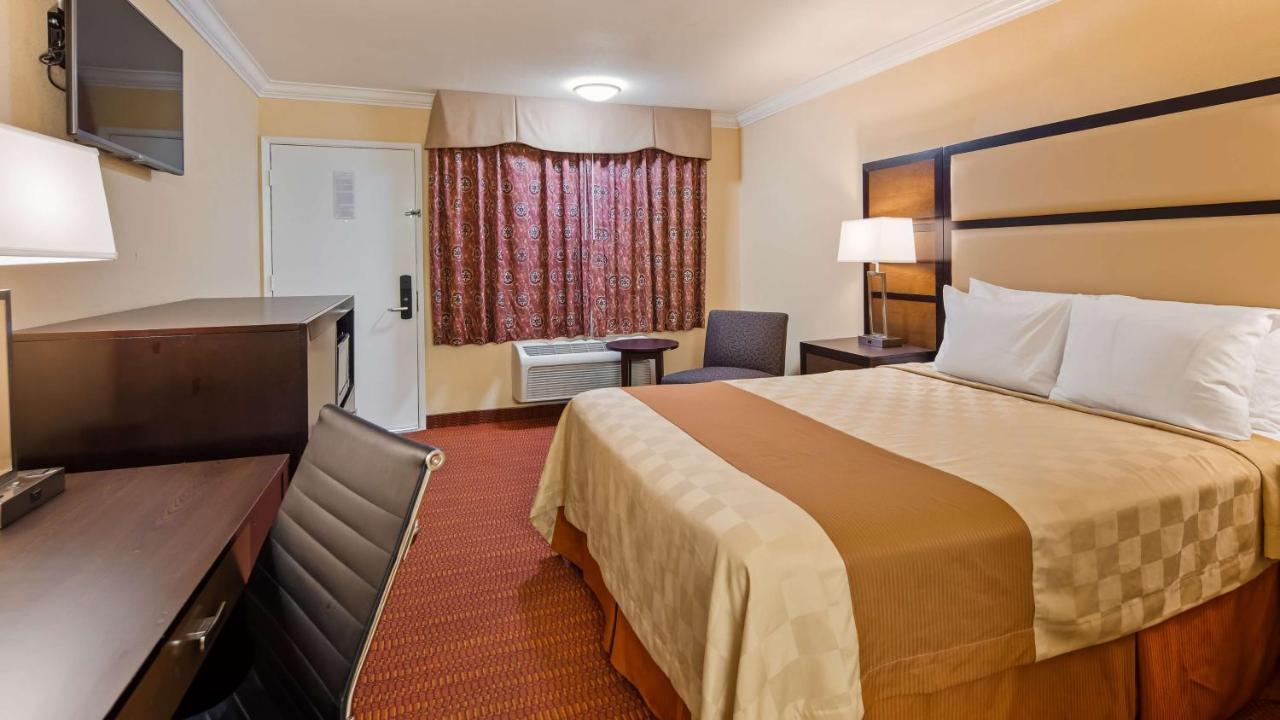 Surestay By Western Airport 3*