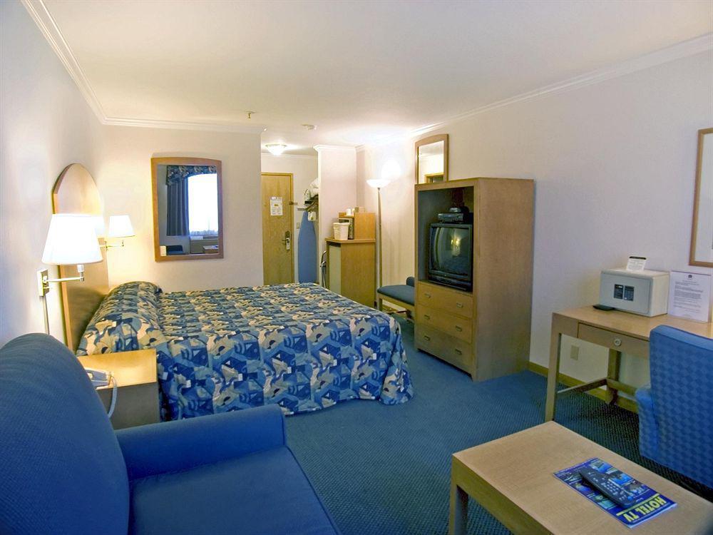 Motel Western Airport Plaza 3*