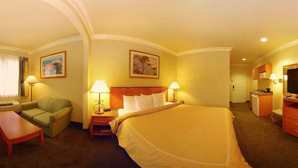 Comfort Airport Hotel 3*