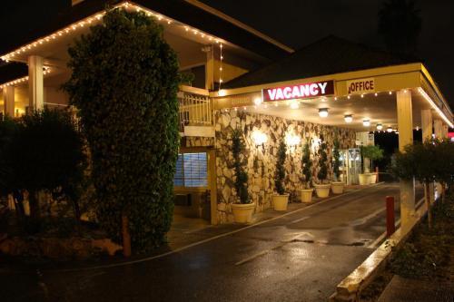 Caravelle Extended Motel 2*