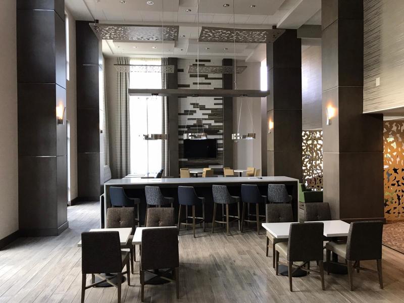 Hampton & Airport Hotel