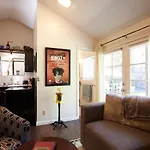 Willow Glen Private Studio - 1 Queen Bed And 1 Queen Inflatable