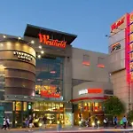 Luxury Stay Near Oakridge Mall For Vacation/Work