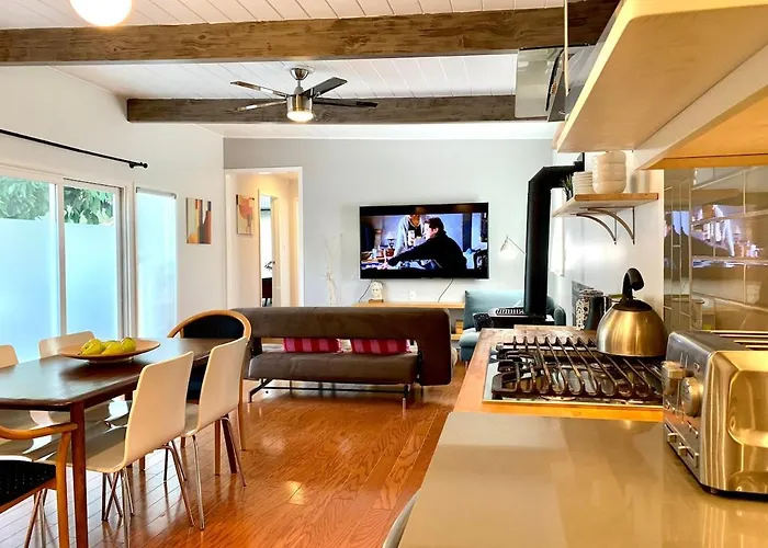 Remodeled Spacious 2Bdr2Bath King Beds Backyard