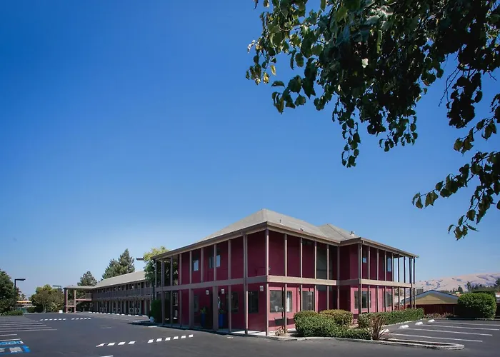 Alura Inn