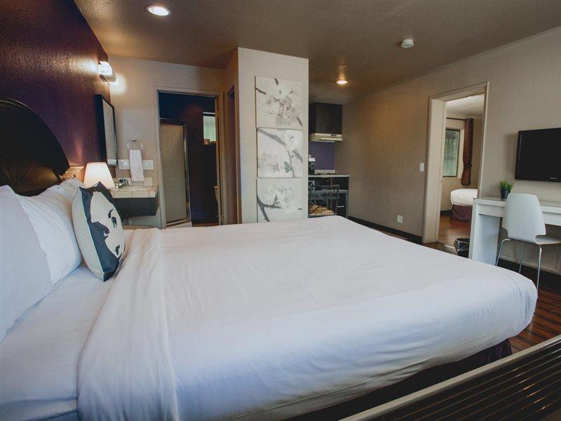 Alura Motel