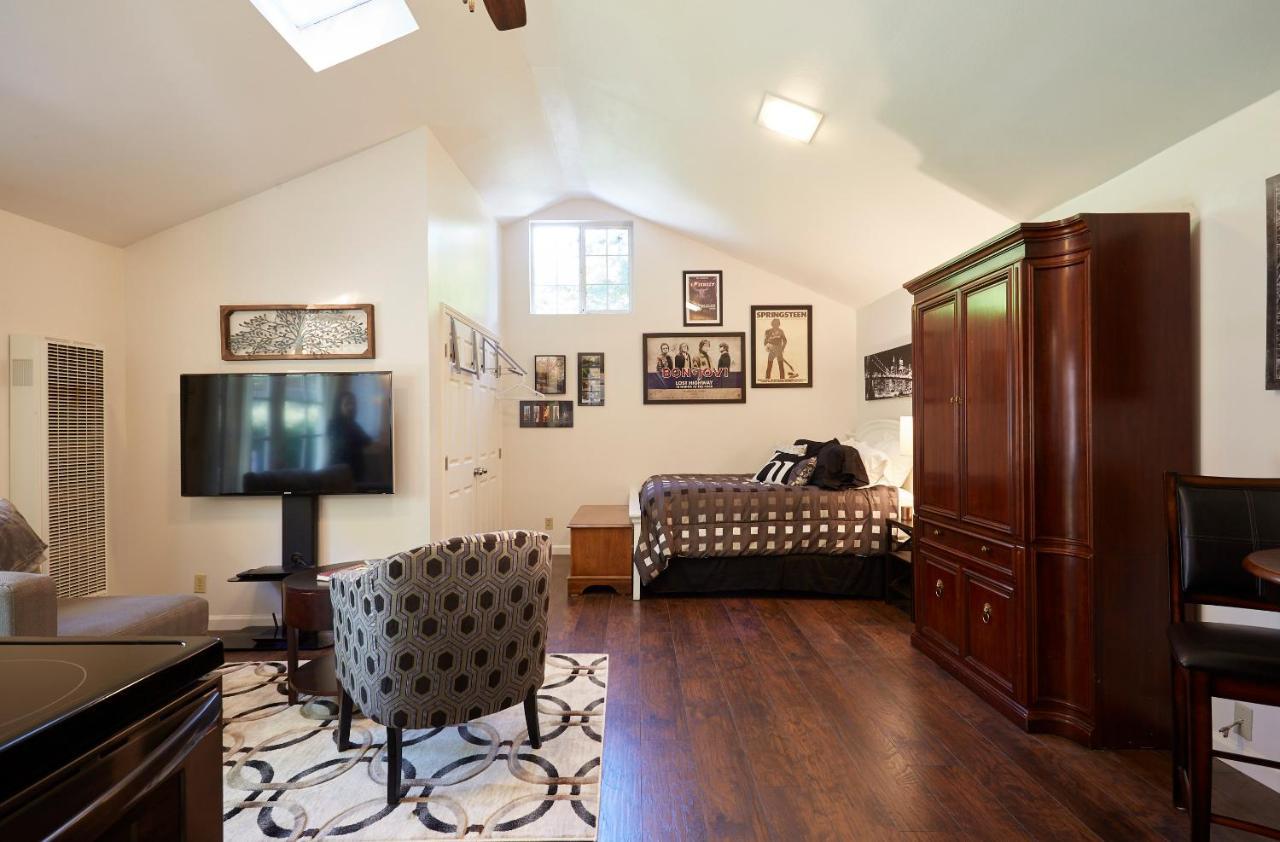 Willow Glen Private - 1 Queen Bed And 1 Queen Inflatable