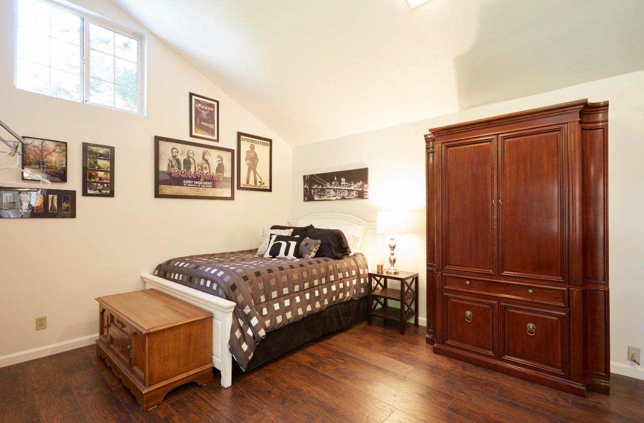 Willow Glen Private - 1 Queen Bed And 1 Queen Inflatable Guest house
