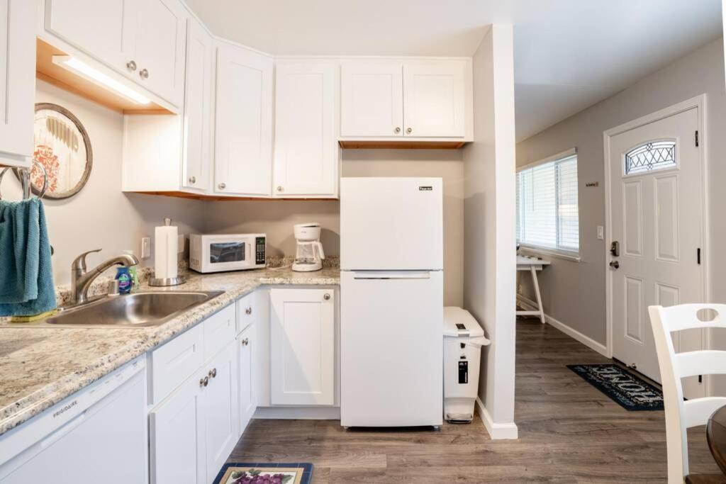 Apartment Luxury Near Oakridge Mall For Vacation/work *