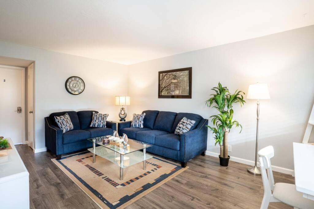 Luxury Near Oakridge Mall For Vacation/work