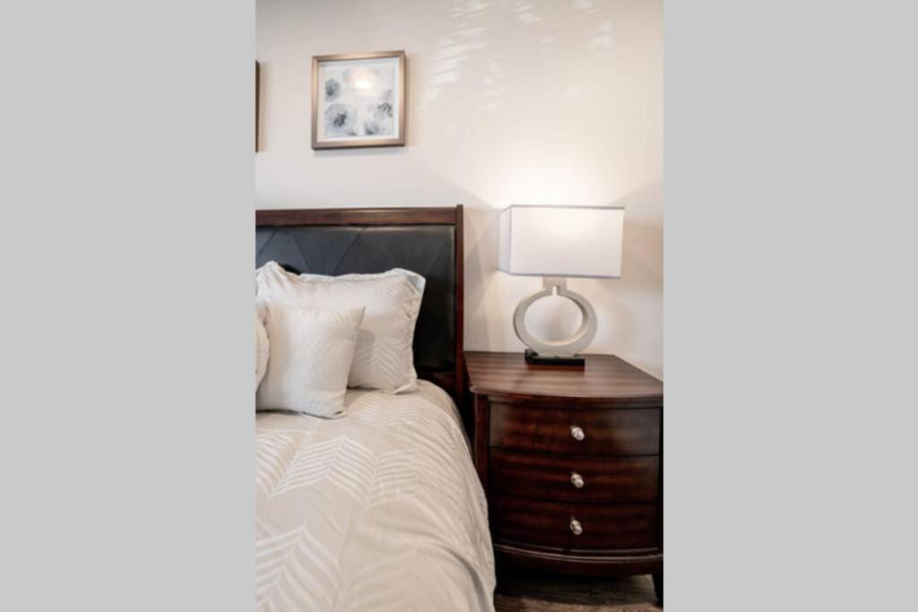 Apartment Luxury Near Oakridge Mall For Vacation/work *