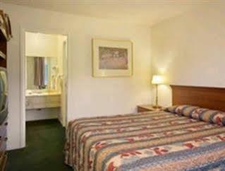 Pacific Motor Hotel 2*
