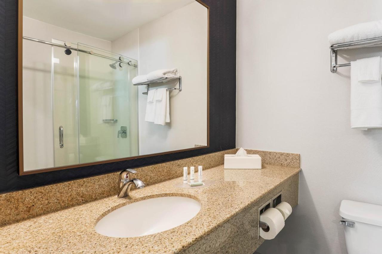 Fairfield And By Marriott Airport 3*