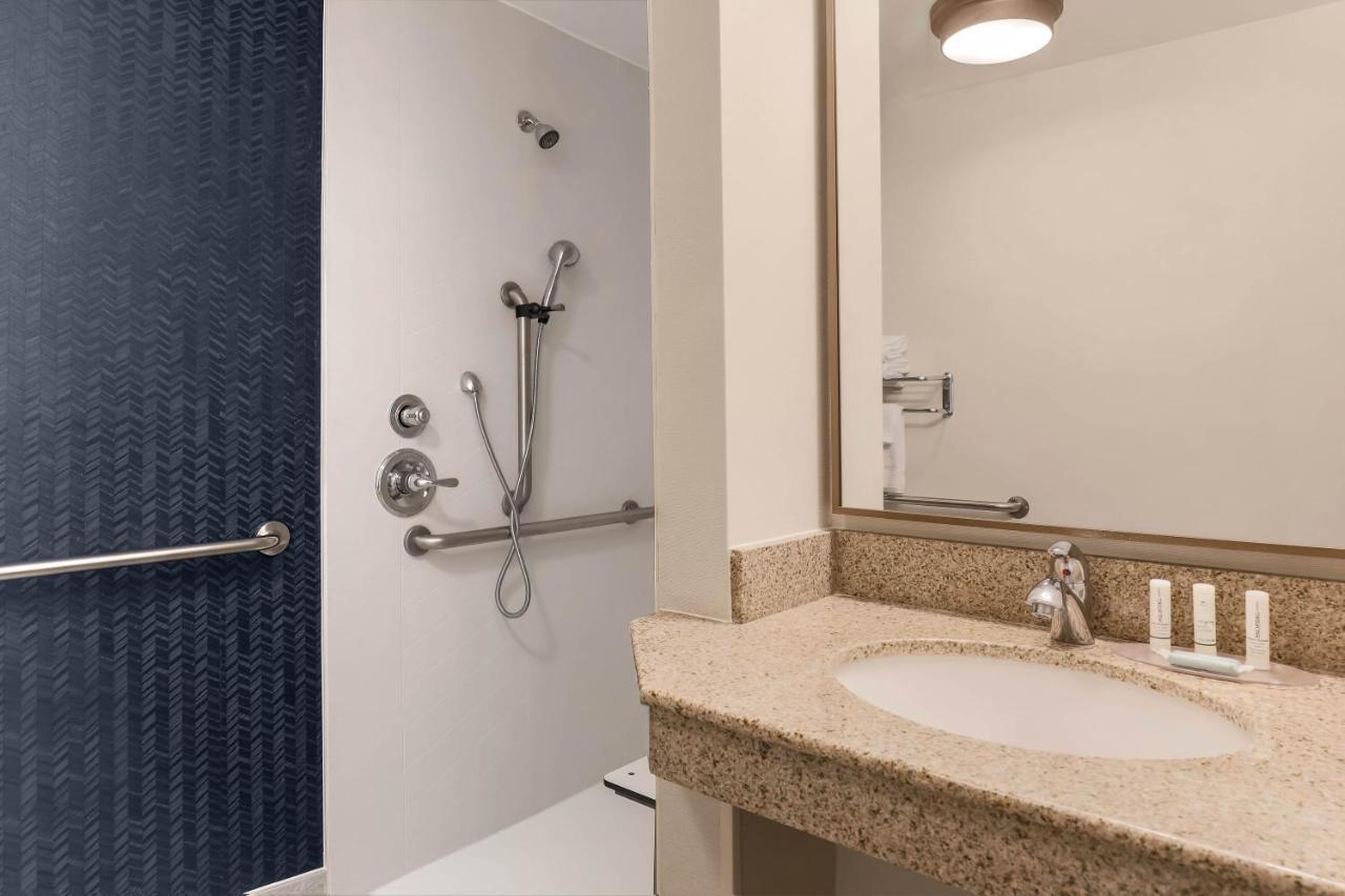 Hotel Fairfield And By Marriott Airport 3*