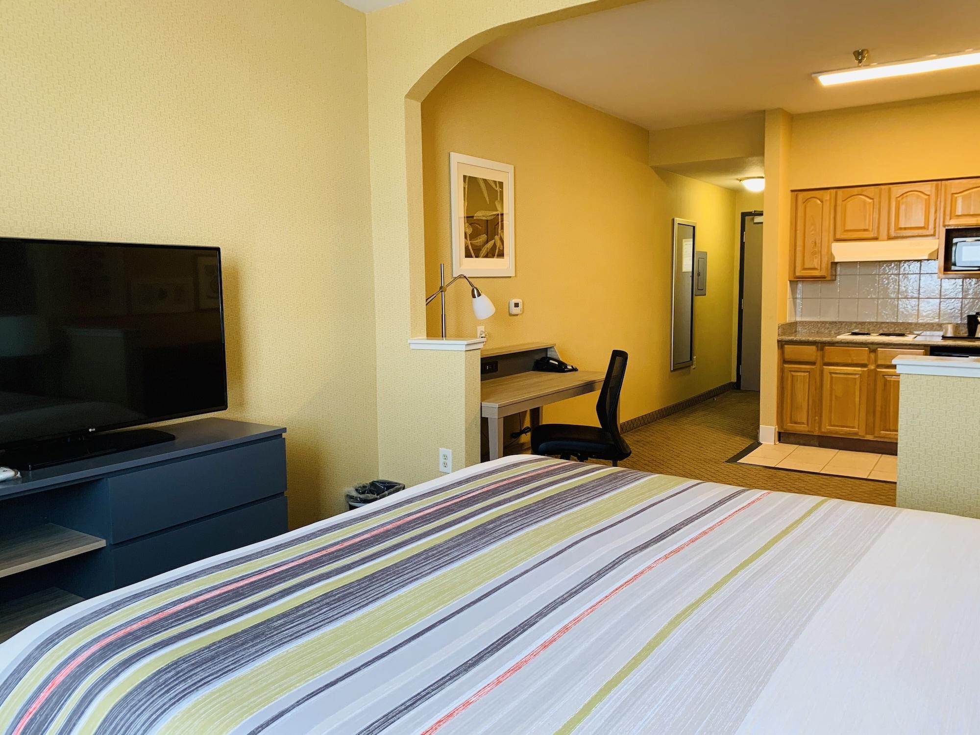 Country & By Radisson, International Airport, Ca 3*