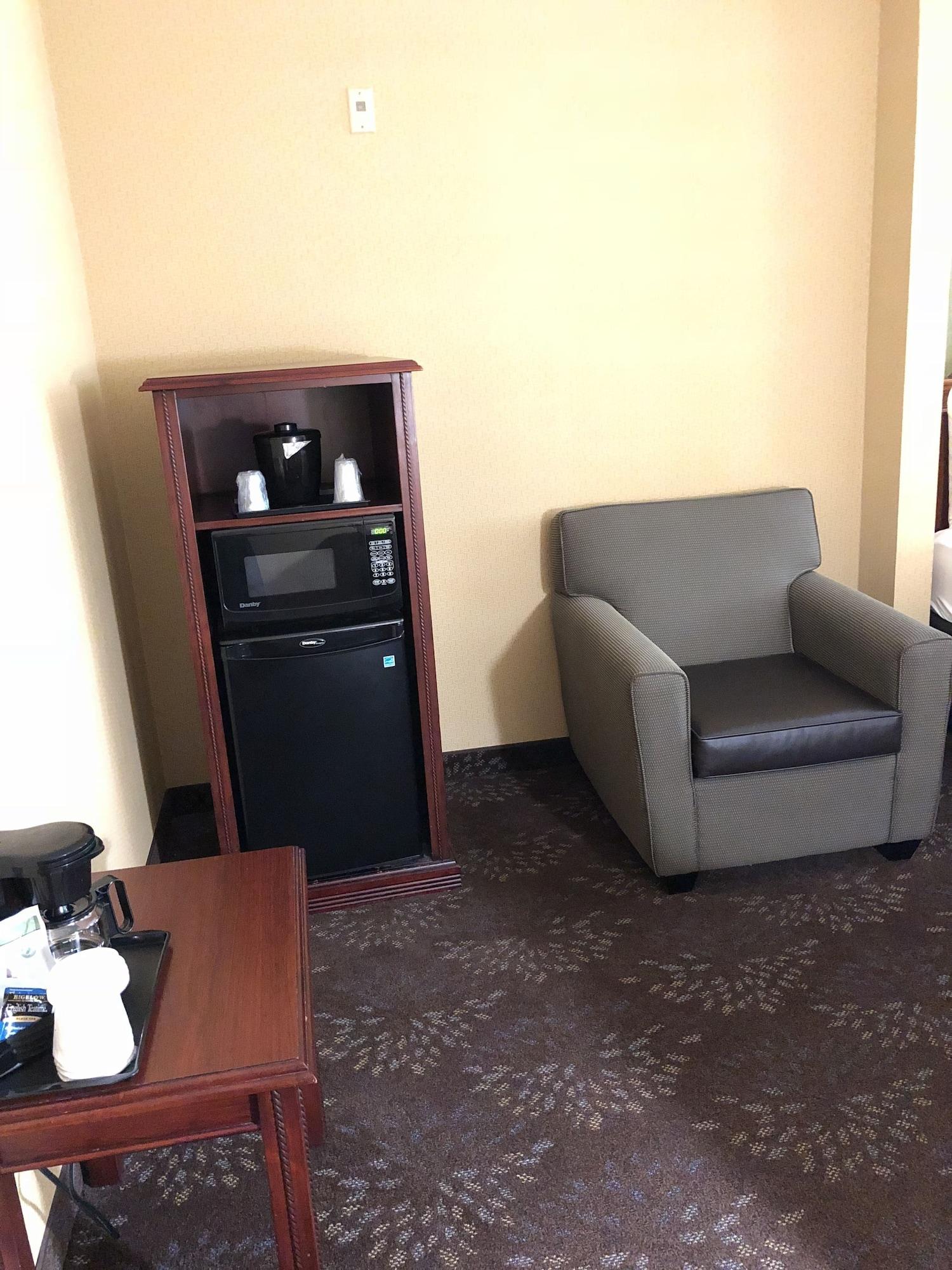 Country & By Radisson, International Airport, Ca