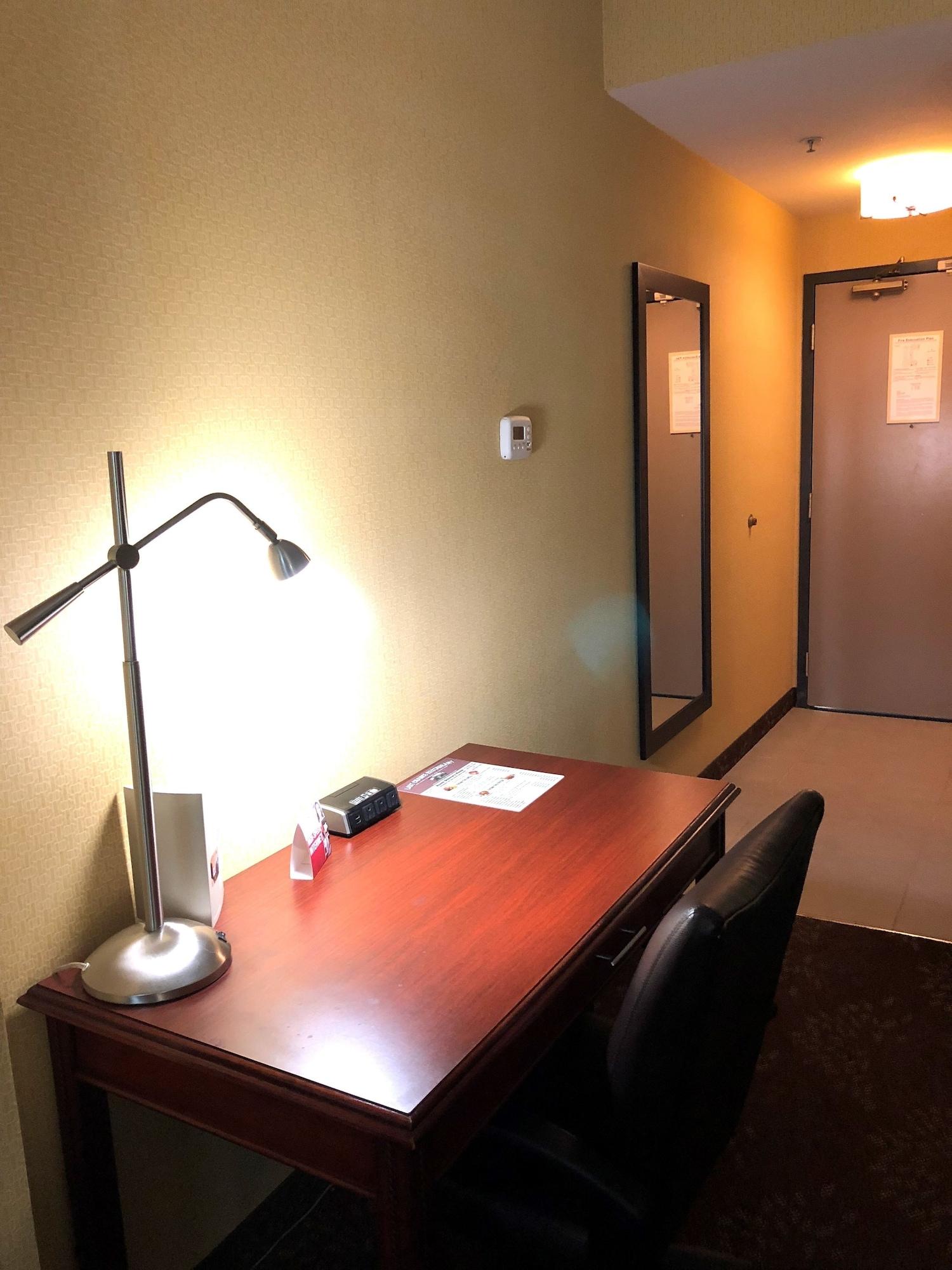 Hotel Country & By Radisson, International Airport, Ca 3*