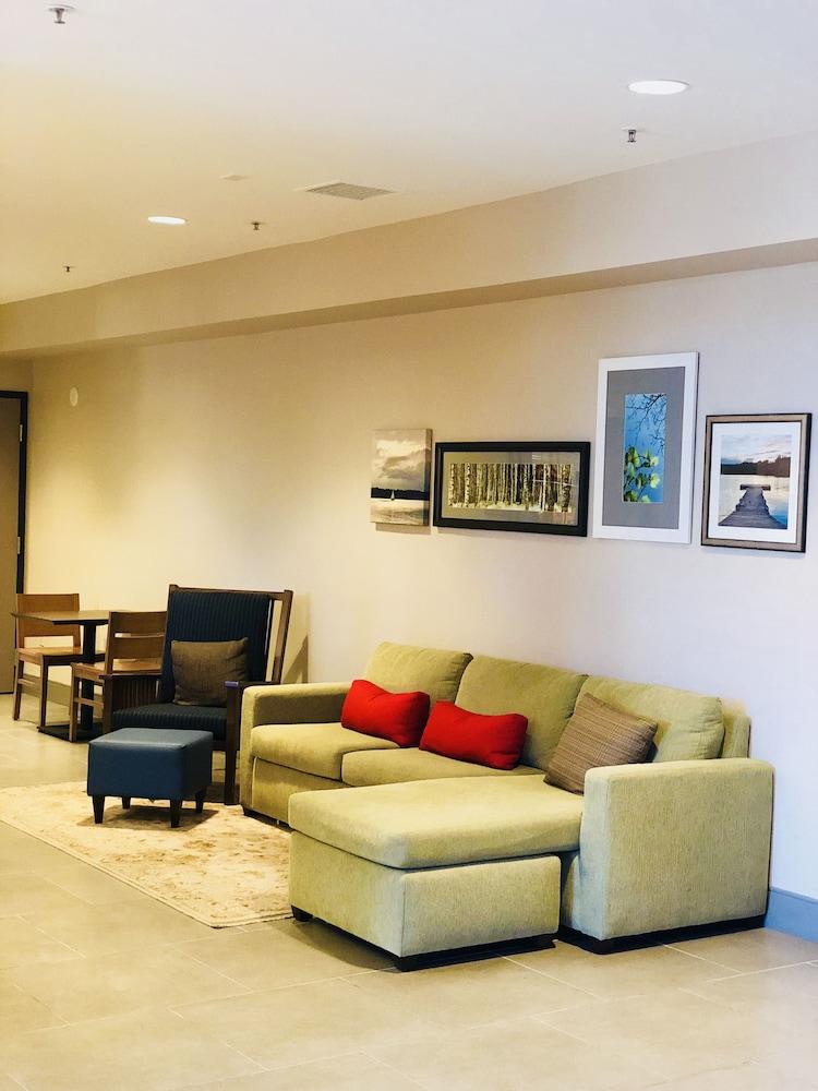 Hotel Country & By Radisson, International Airport, Ca