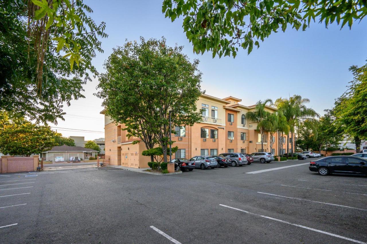Studios Inn Aparthotel 3*