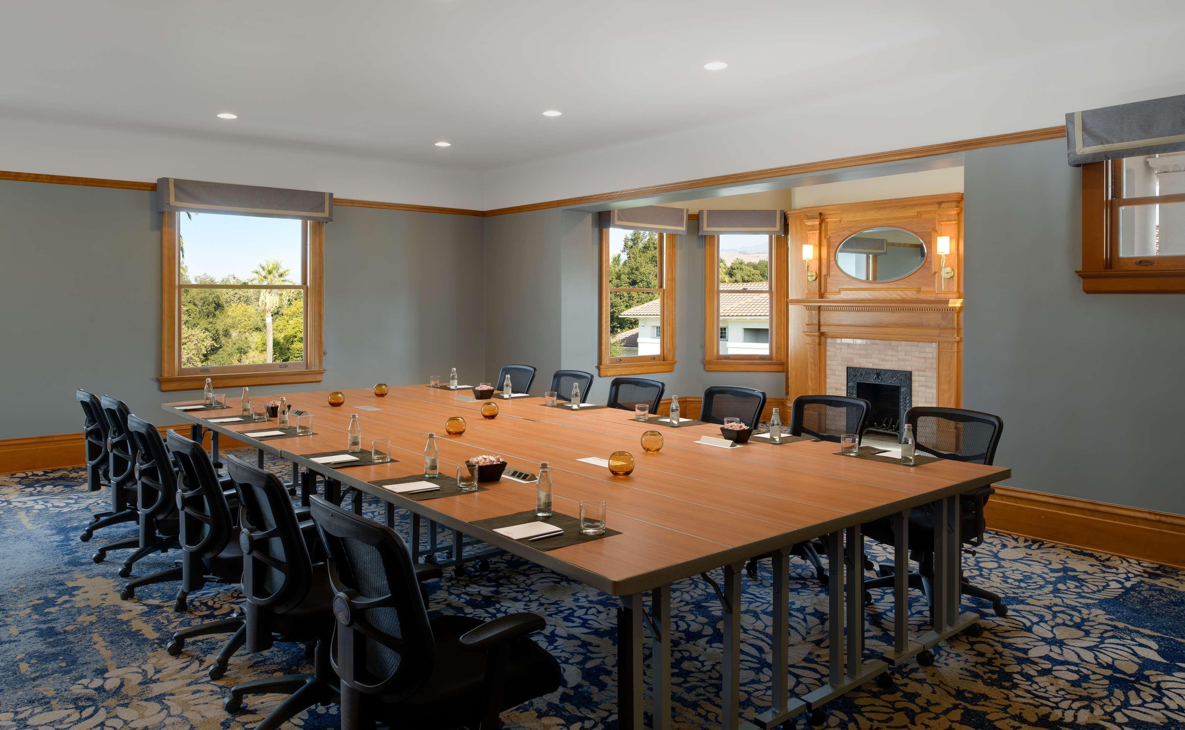 Hayes Mansion San Jose, Curio Collection By Hilton