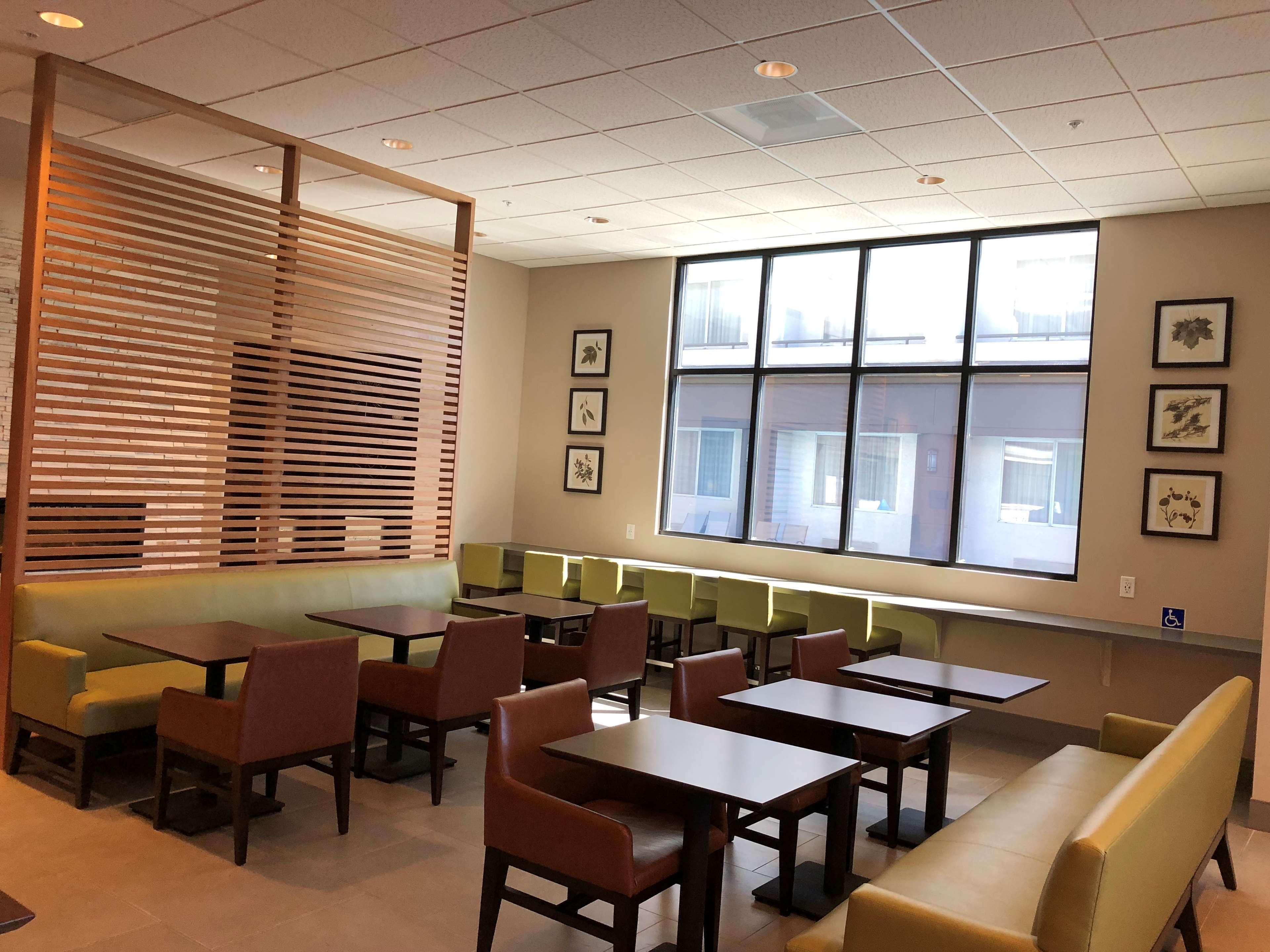 Country & By Radisson, International Airport, Ca Hotel 3*
