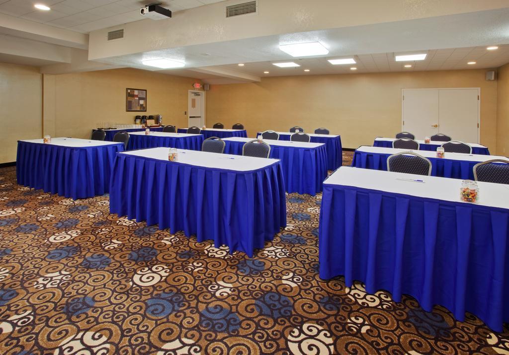 Hotel Country & By Radisson, International Airport, Ca