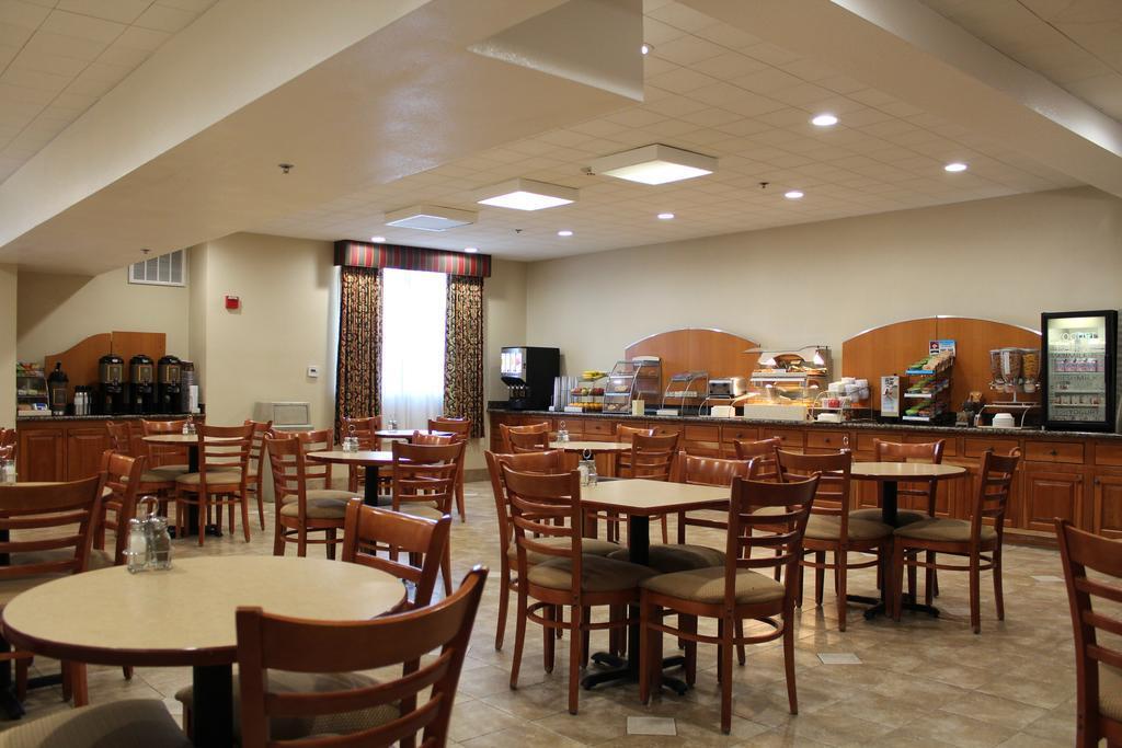 Country & By Radisson, International Airport, Ca