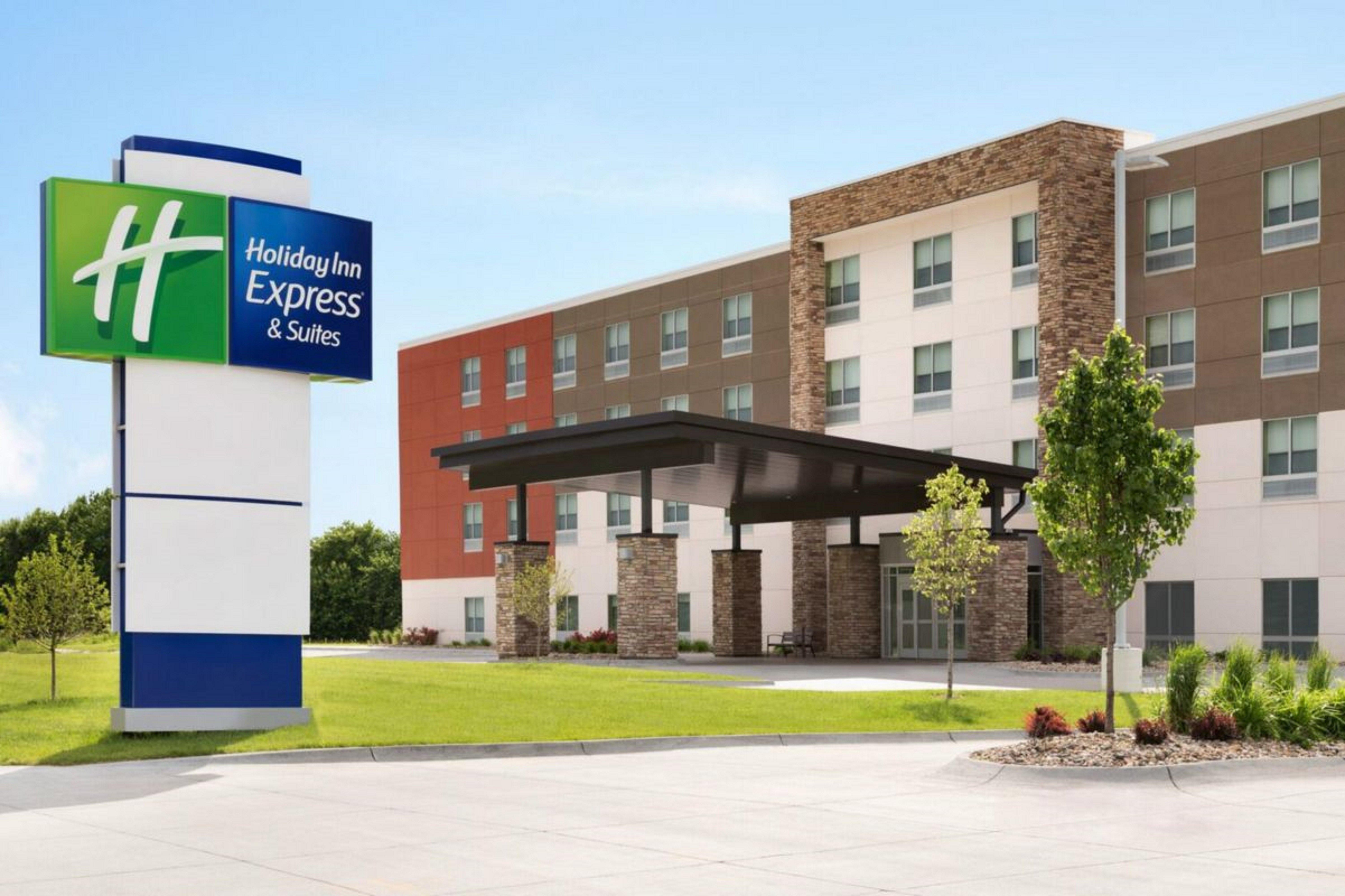 Hotel Express & - Airport By Ihg 3*