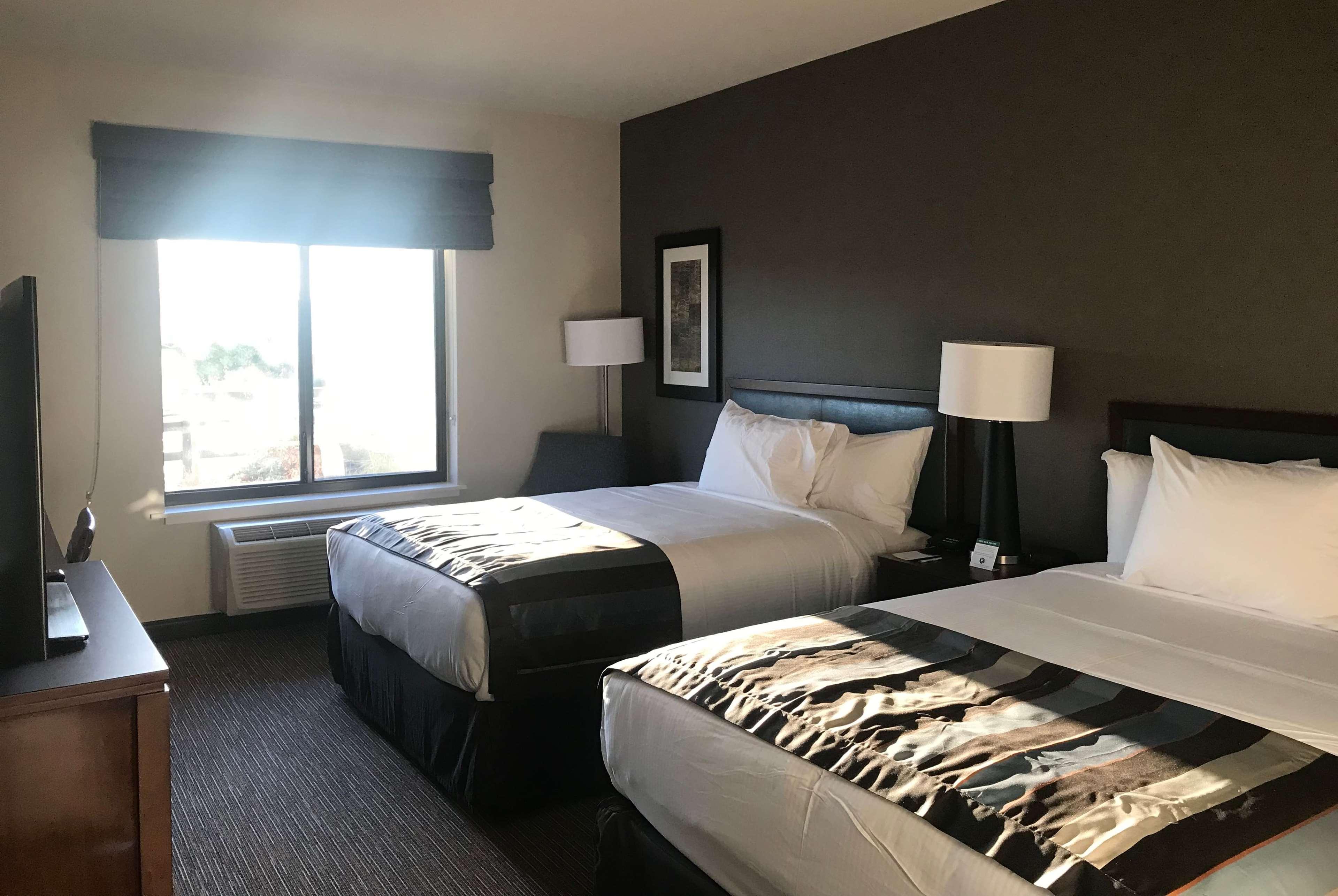 Hotel Hampton Cherry Ave, Ca 3*