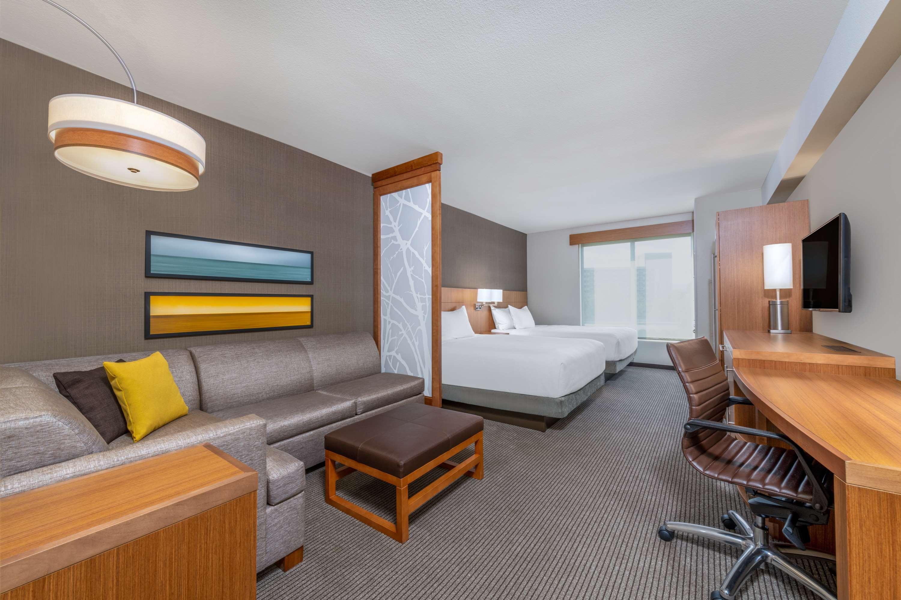 Hyatt Place Airport Hotel 3*