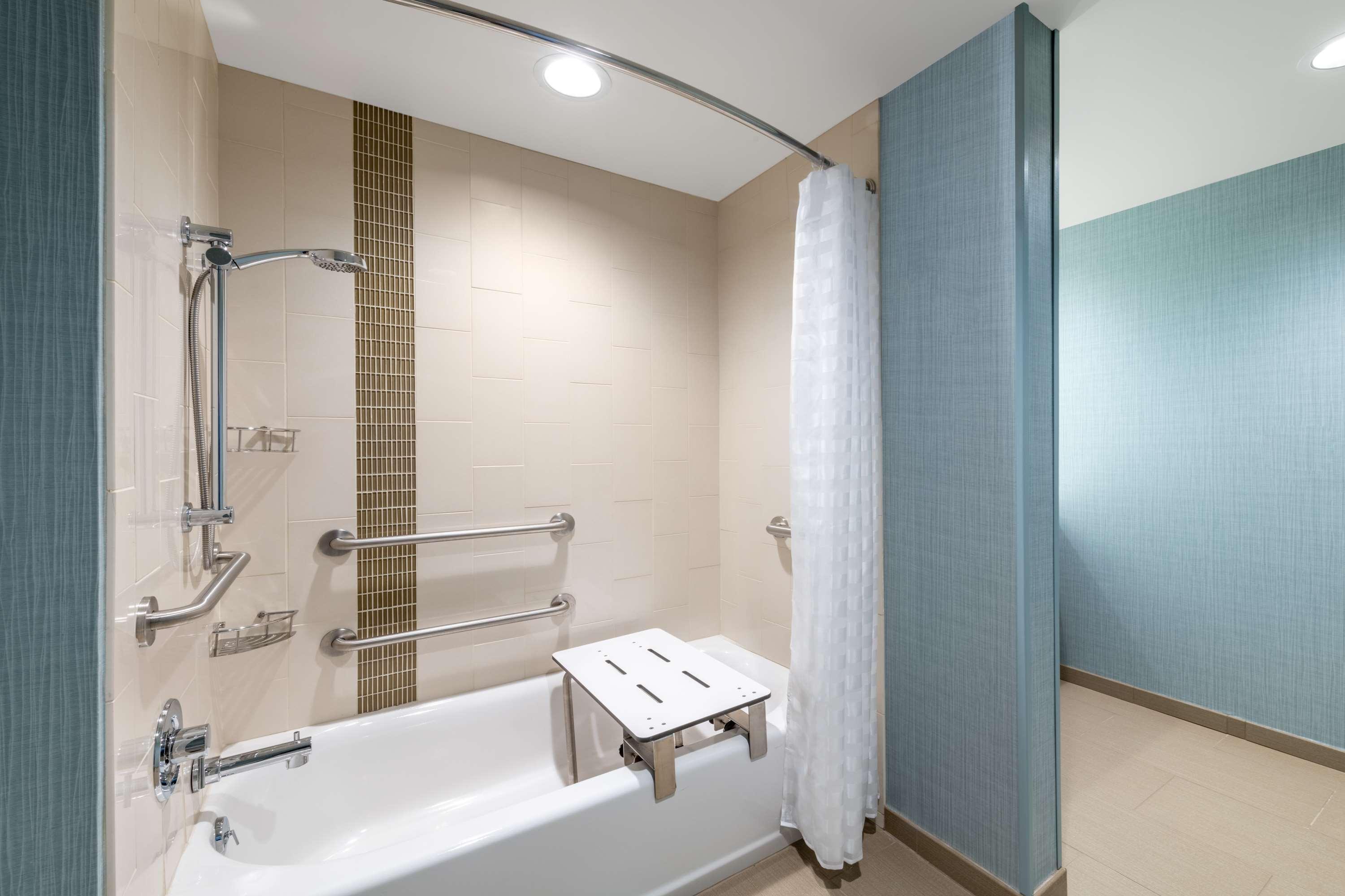 Hyatt Place Airport Hotel 3*