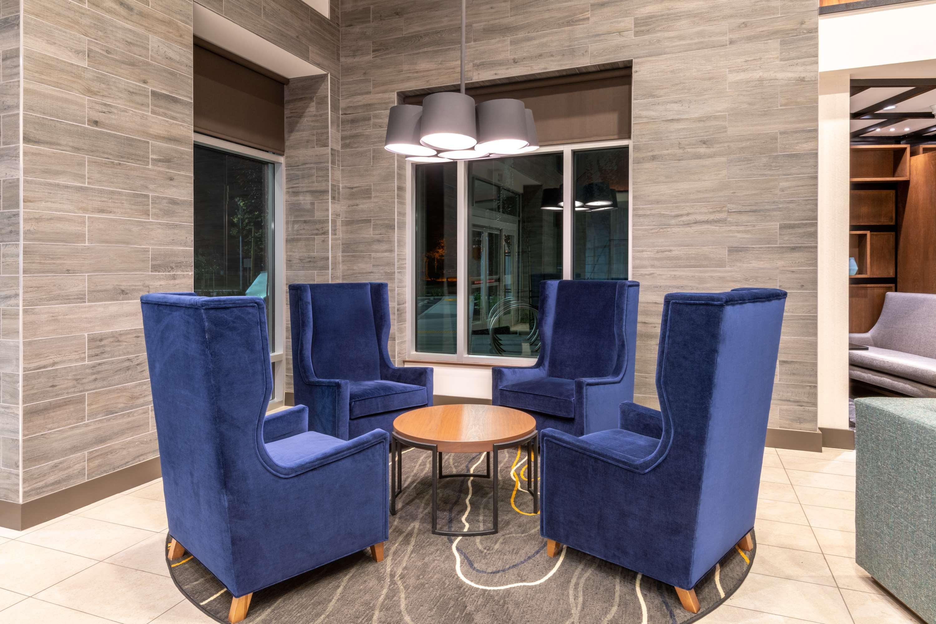 Hyatt Place Airport Hotel 3*