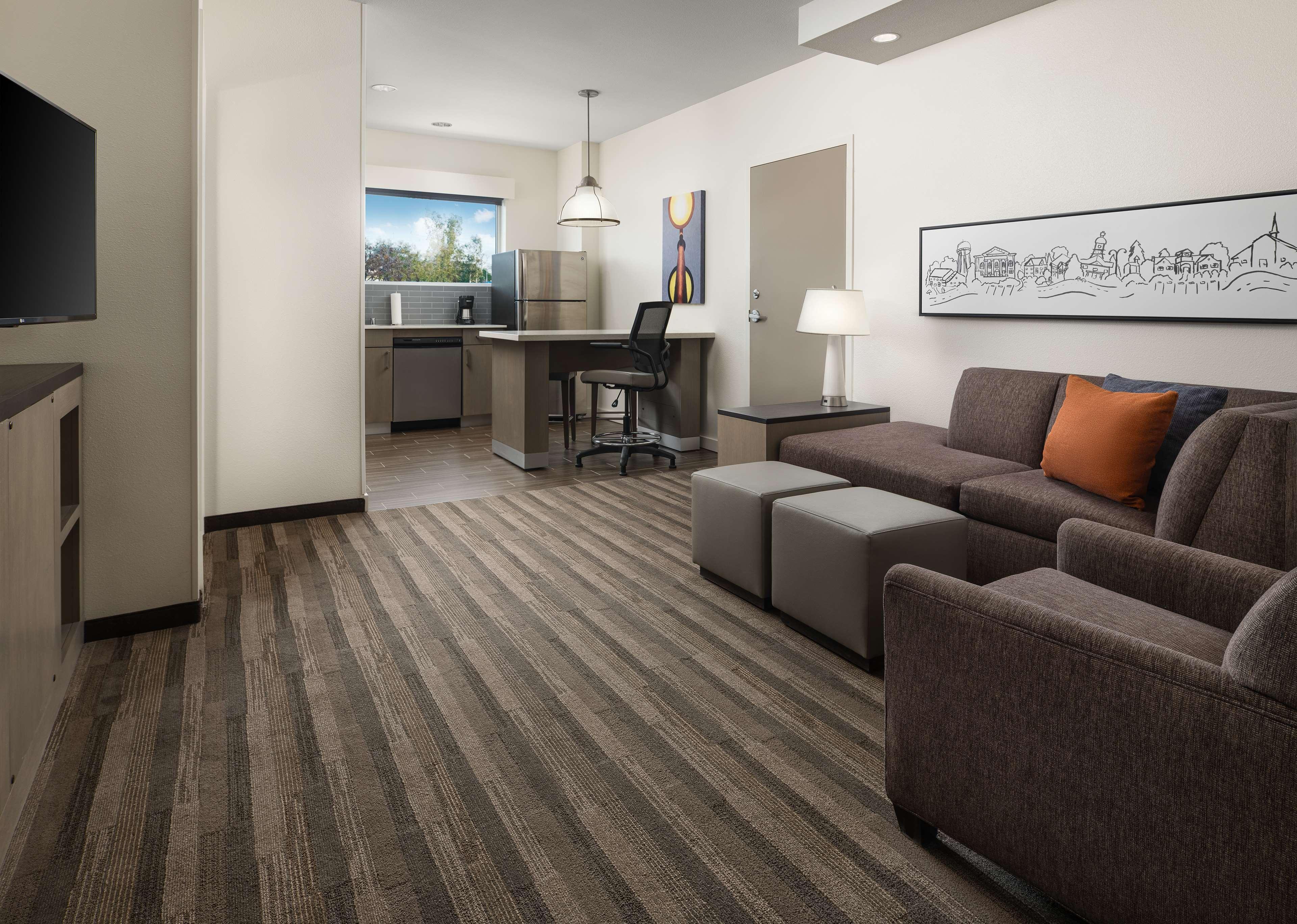 Hyatt House Airport Hotel 3*