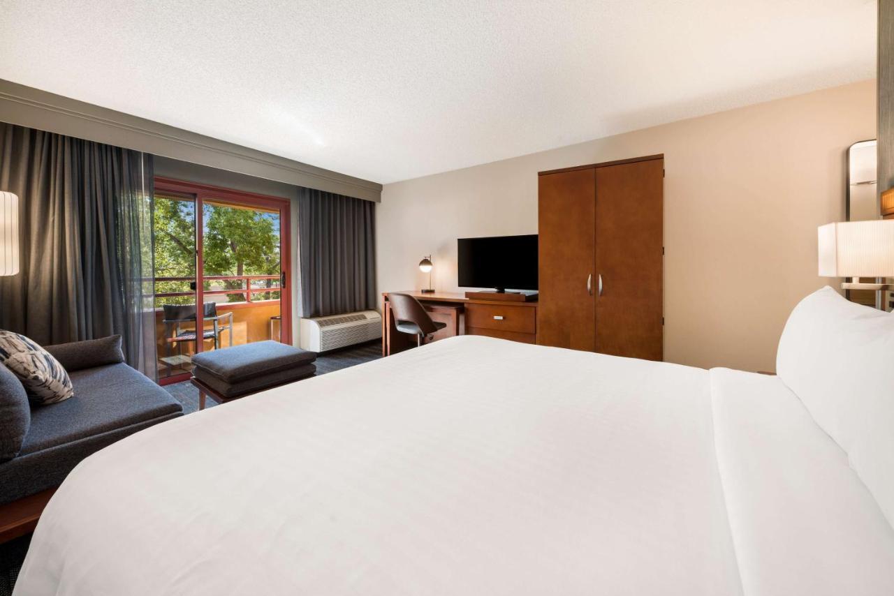 Sonesta Select Airport Hotel