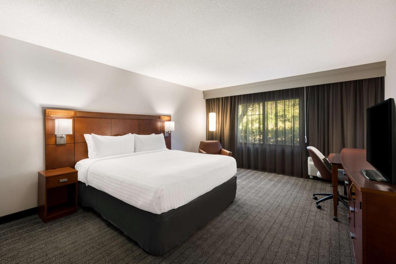 Sonesta Select Airport Hotel 3*
