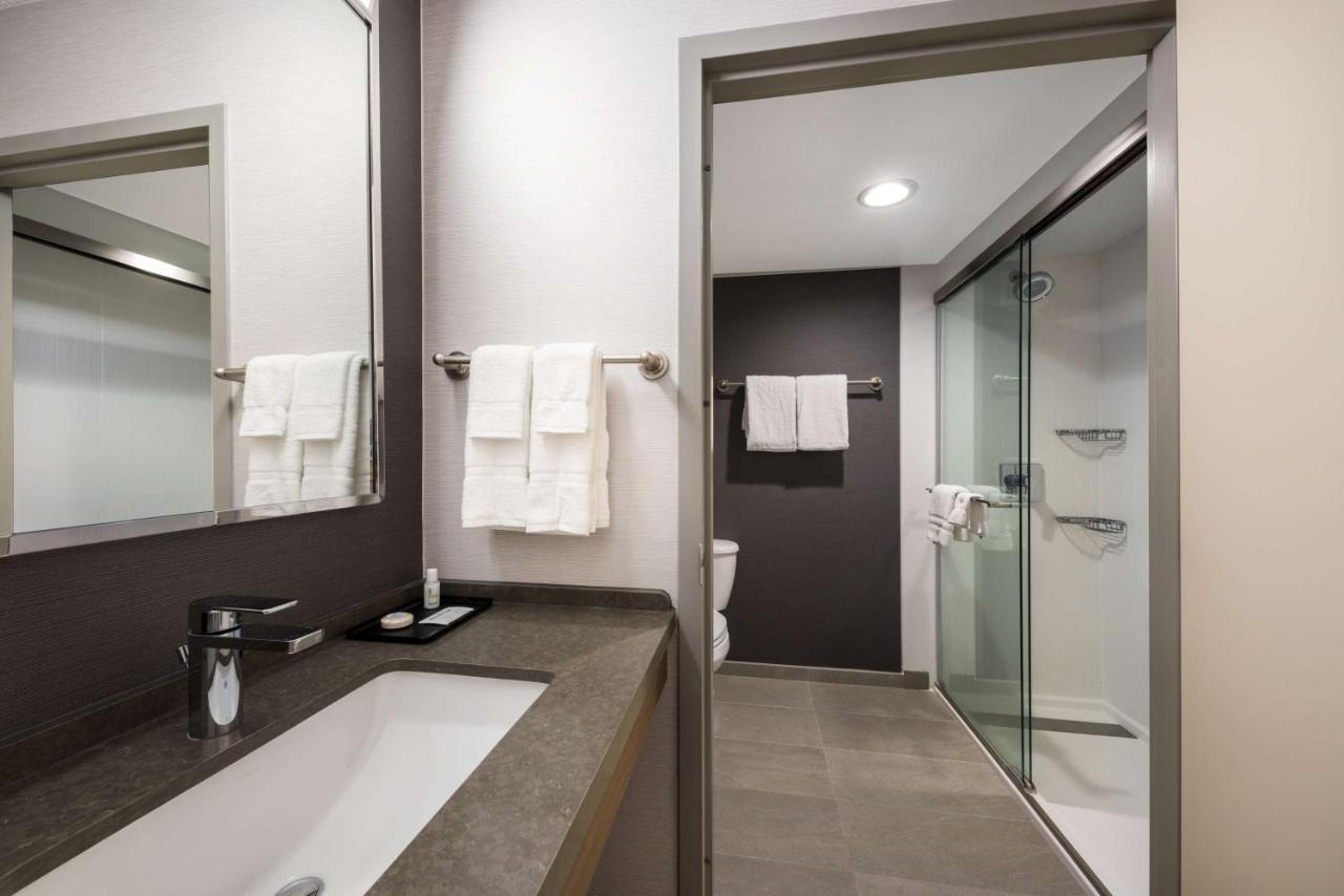 Sonesta Select Airport