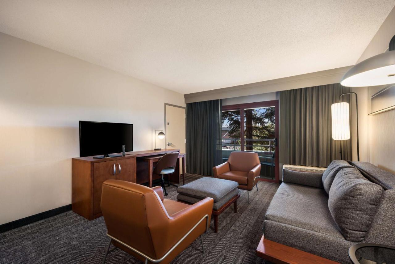 Sonesta Select Airport Hotel San Jose