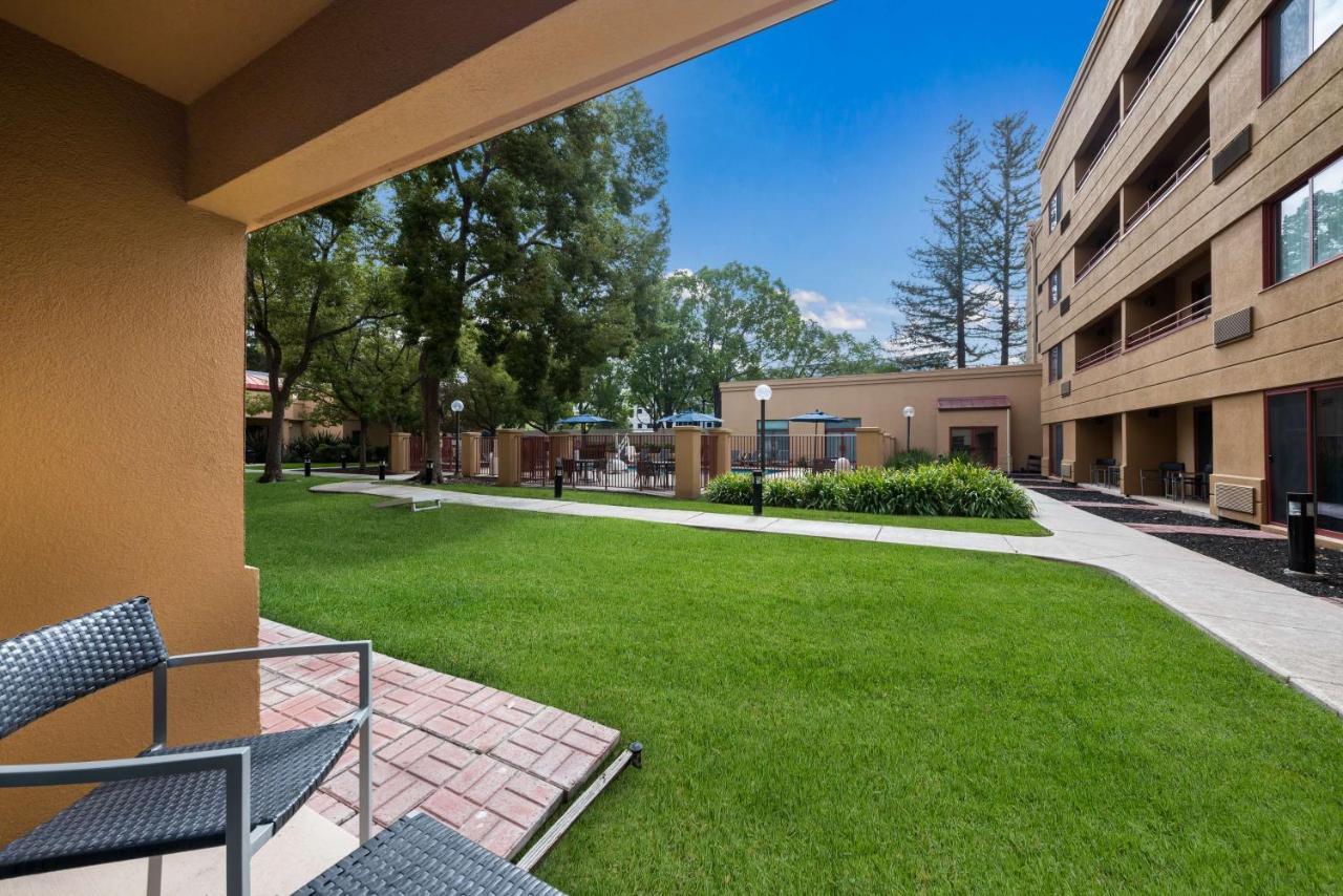 Hotel Sonesta Select Airport