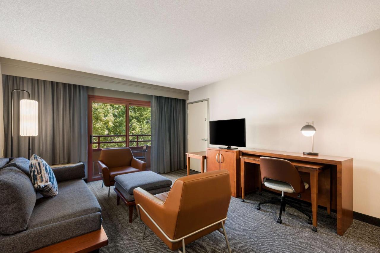 Sonesta Select Airport Hotel 3*