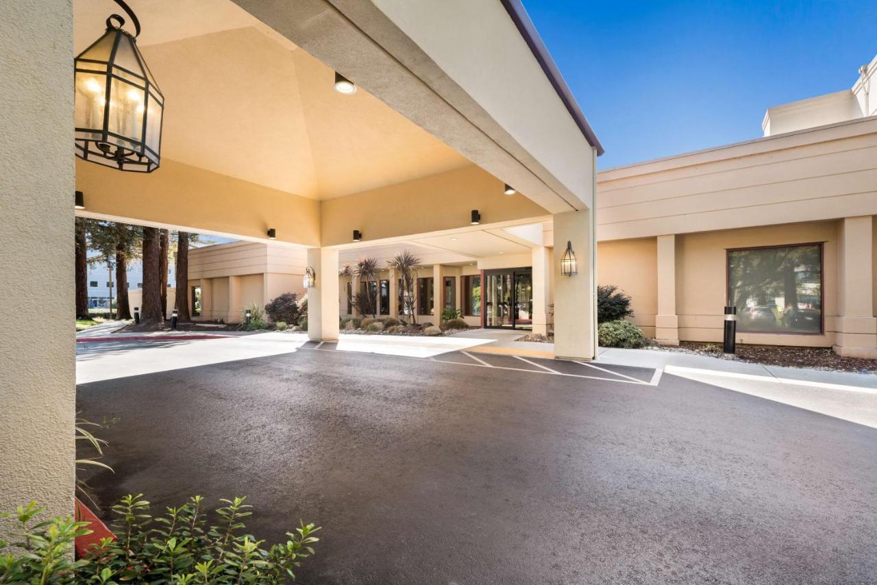 Sonesta Select Airport Hotel