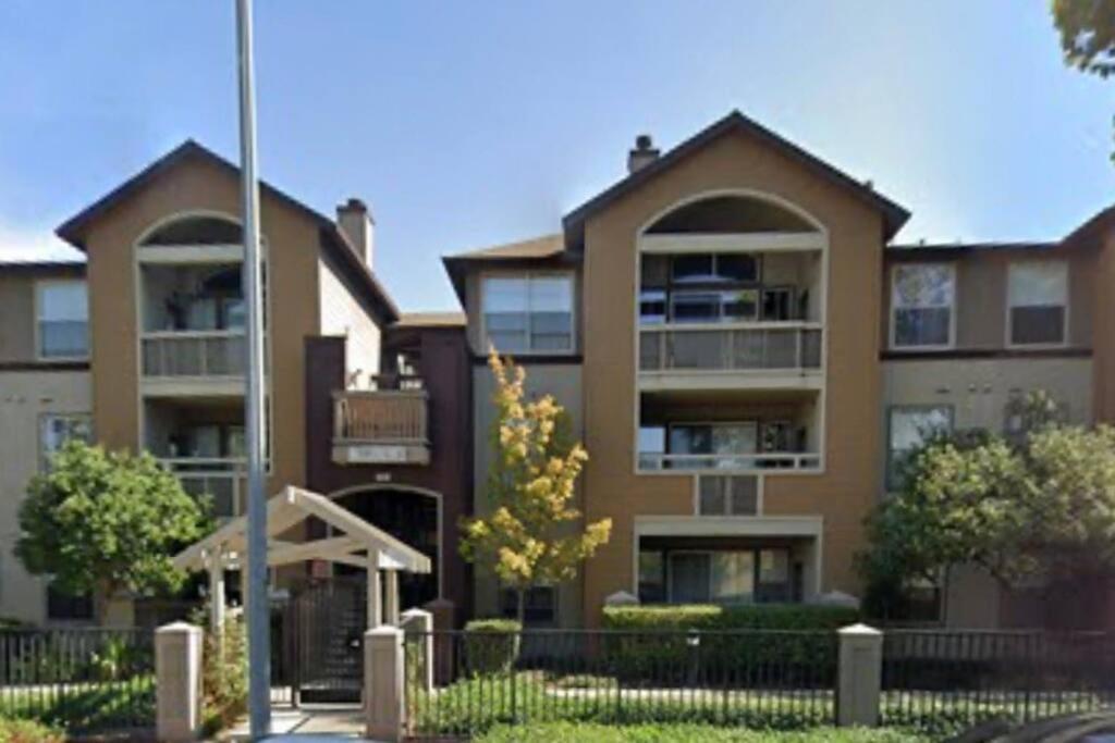 Rosewalk Apartment