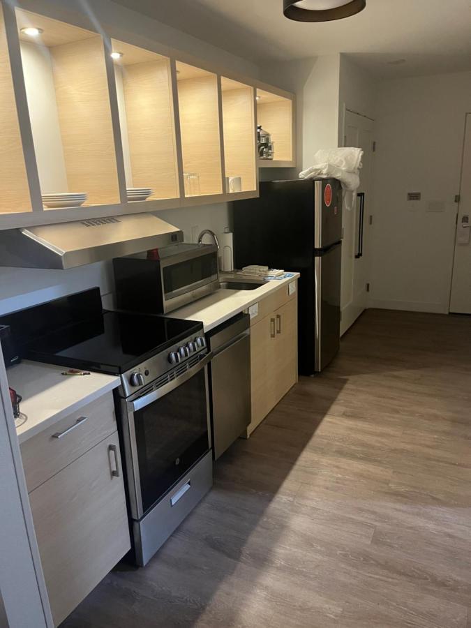Rosewalk Apartment *