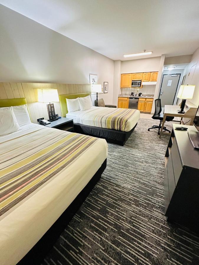 Hotel Country & By Radisson, International Airport, Ca