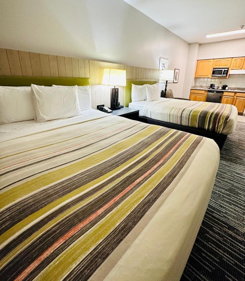 Hotel Country & By Radisson, International Airport, Ca