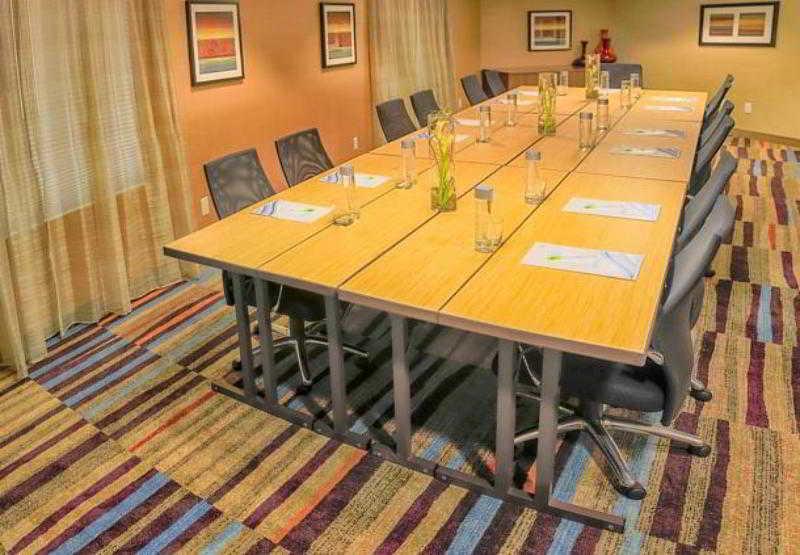 Fairfield And By Marriott Airport Hotel 3*