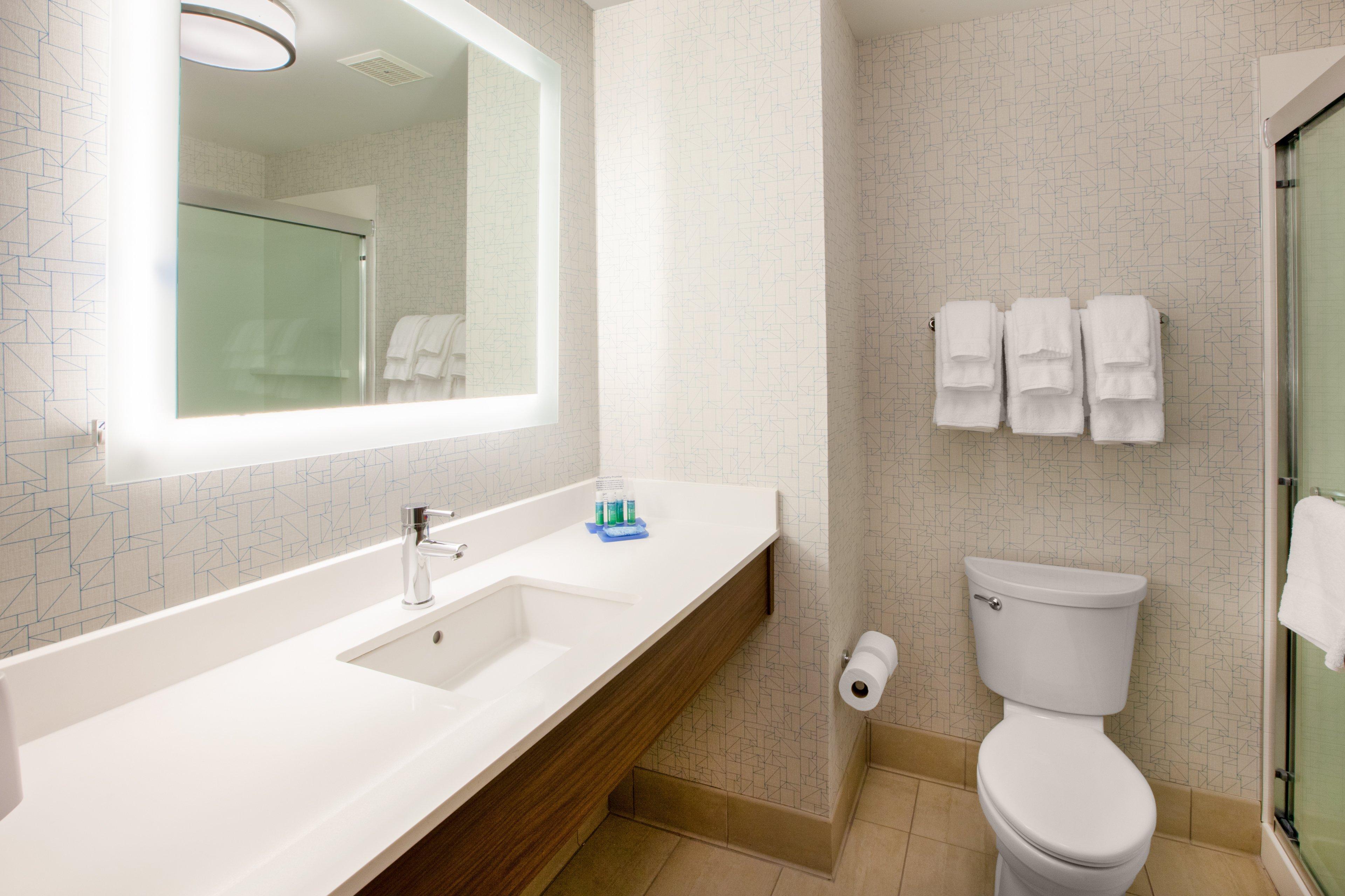 Hotel Express & - Airport By Ihg