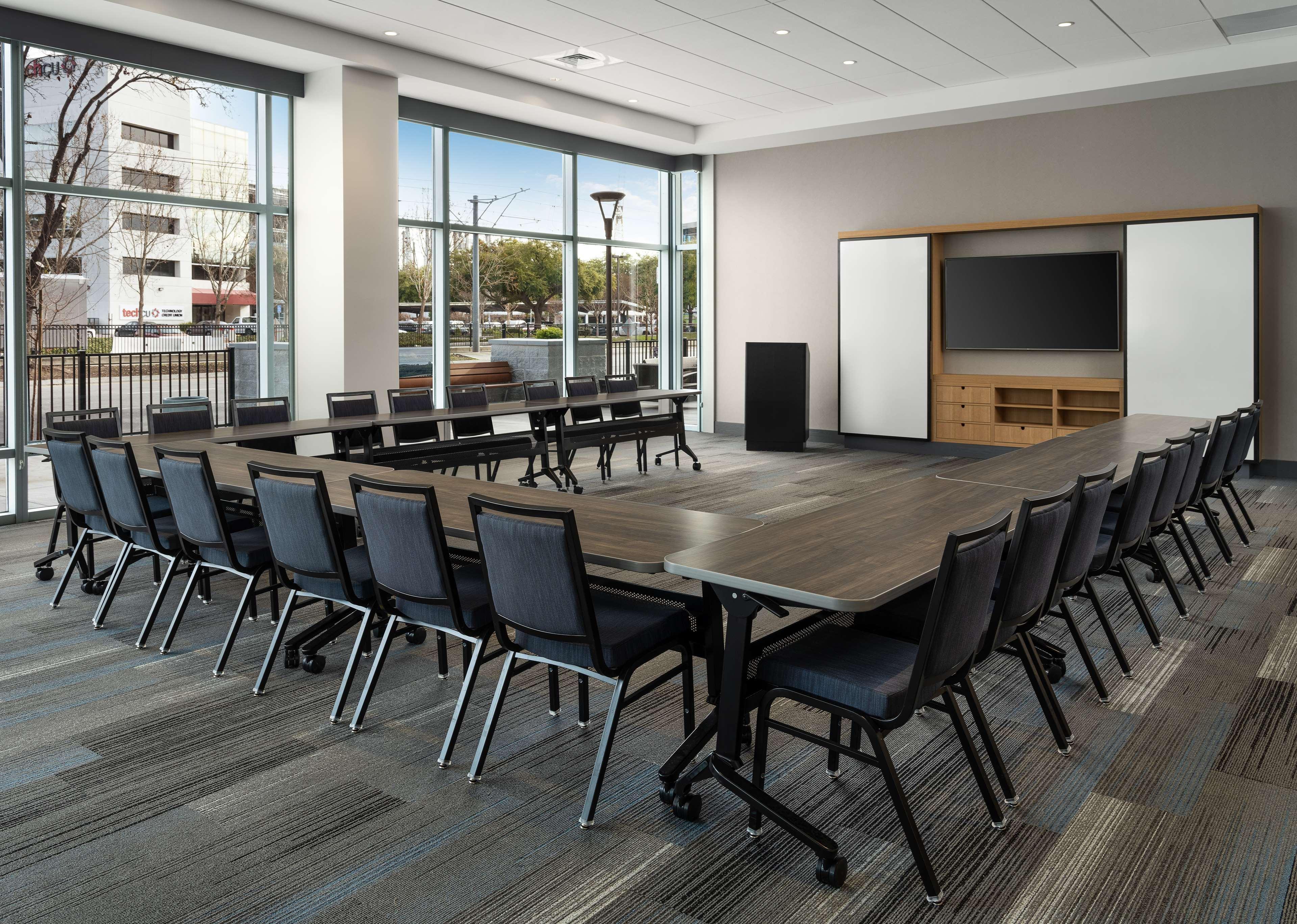 Hyatt House Airport 3*