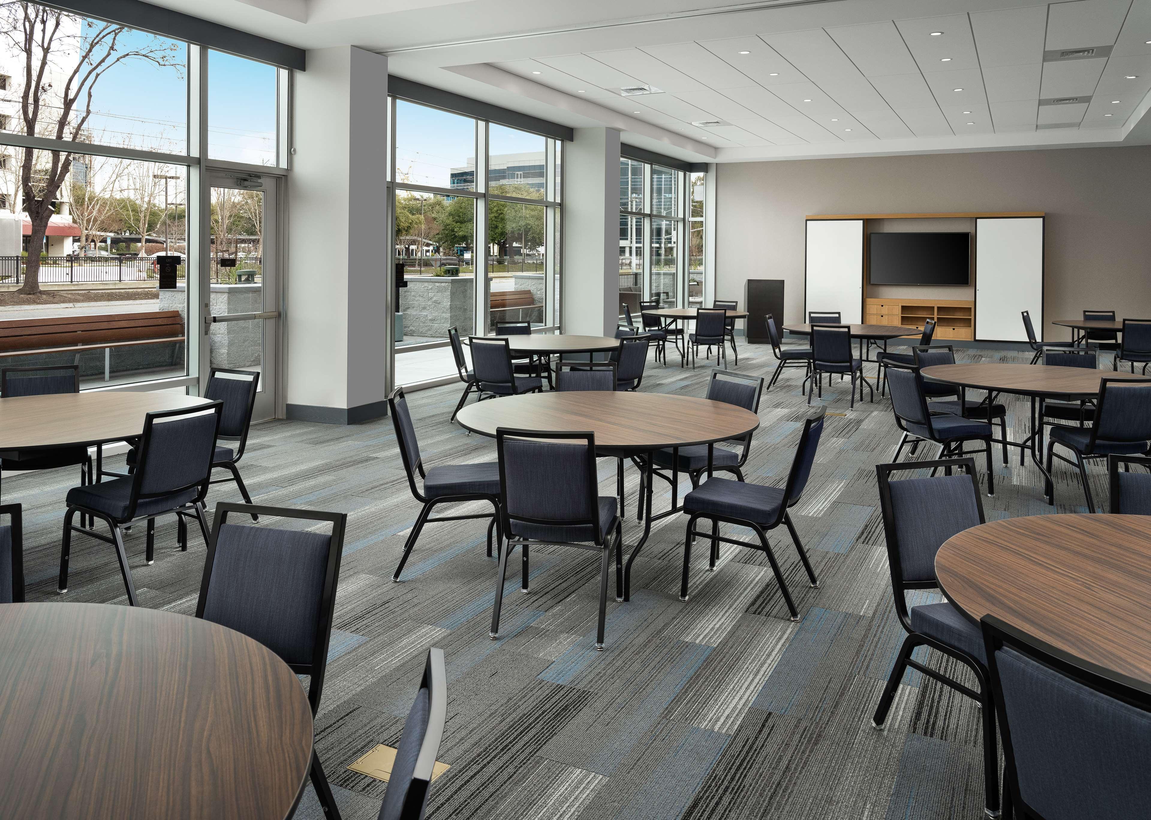 Hyatt House Airport Hotel 3*